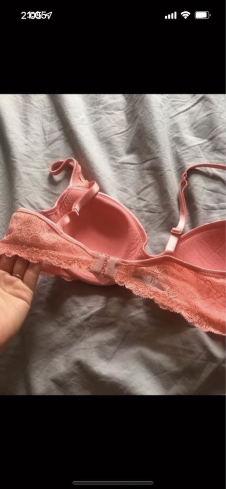 Biustonosz stanik Victoria Secret 36A brzoskwiniowy ze zdobieniami