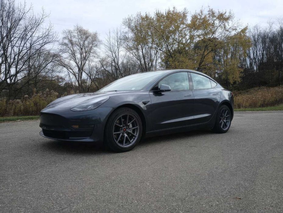 Tesla Model 3      2023