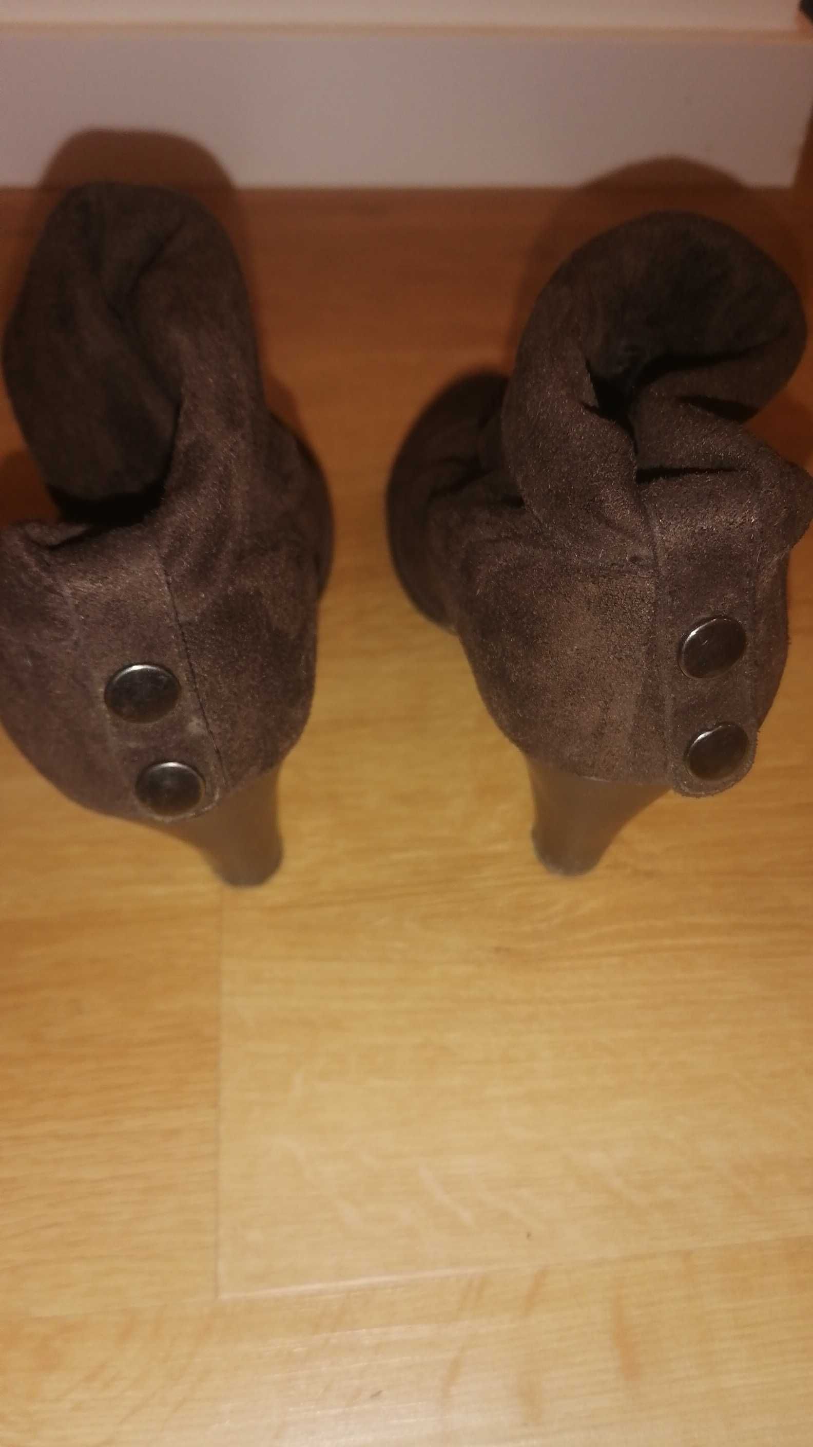 Botas castanhas - 38