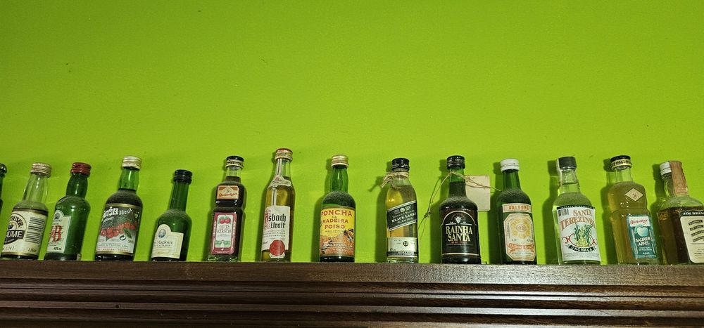 80 garrafinhas miniatura de coleção