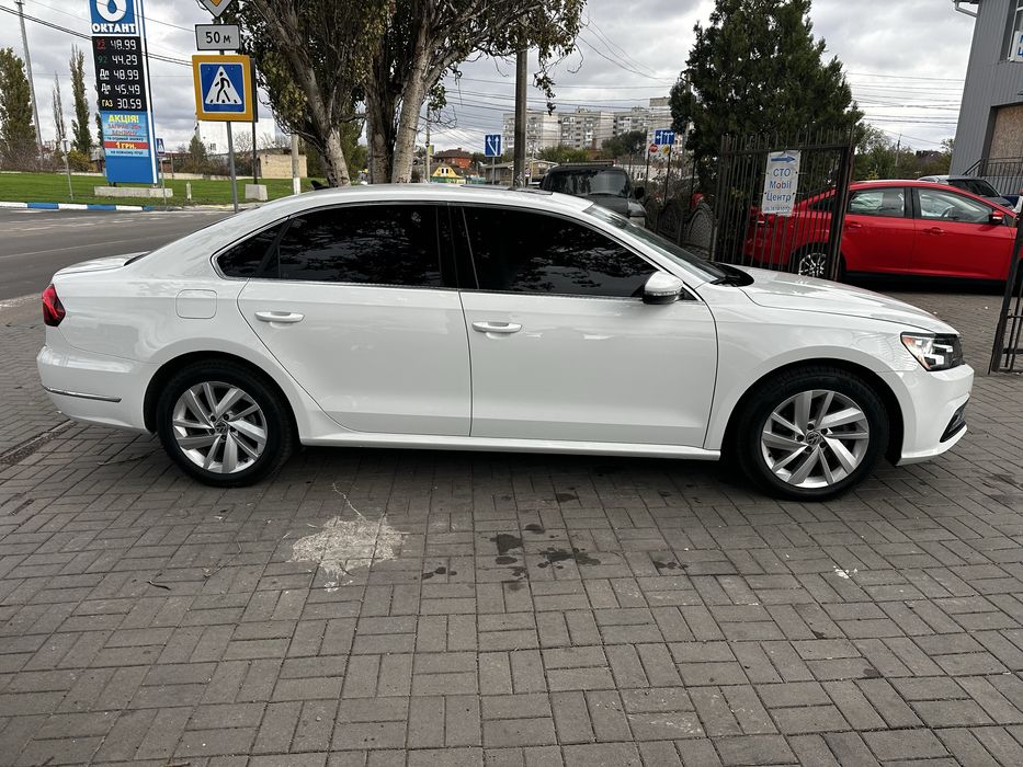 Фольксваген пасат B8  SE в отличном состоянии