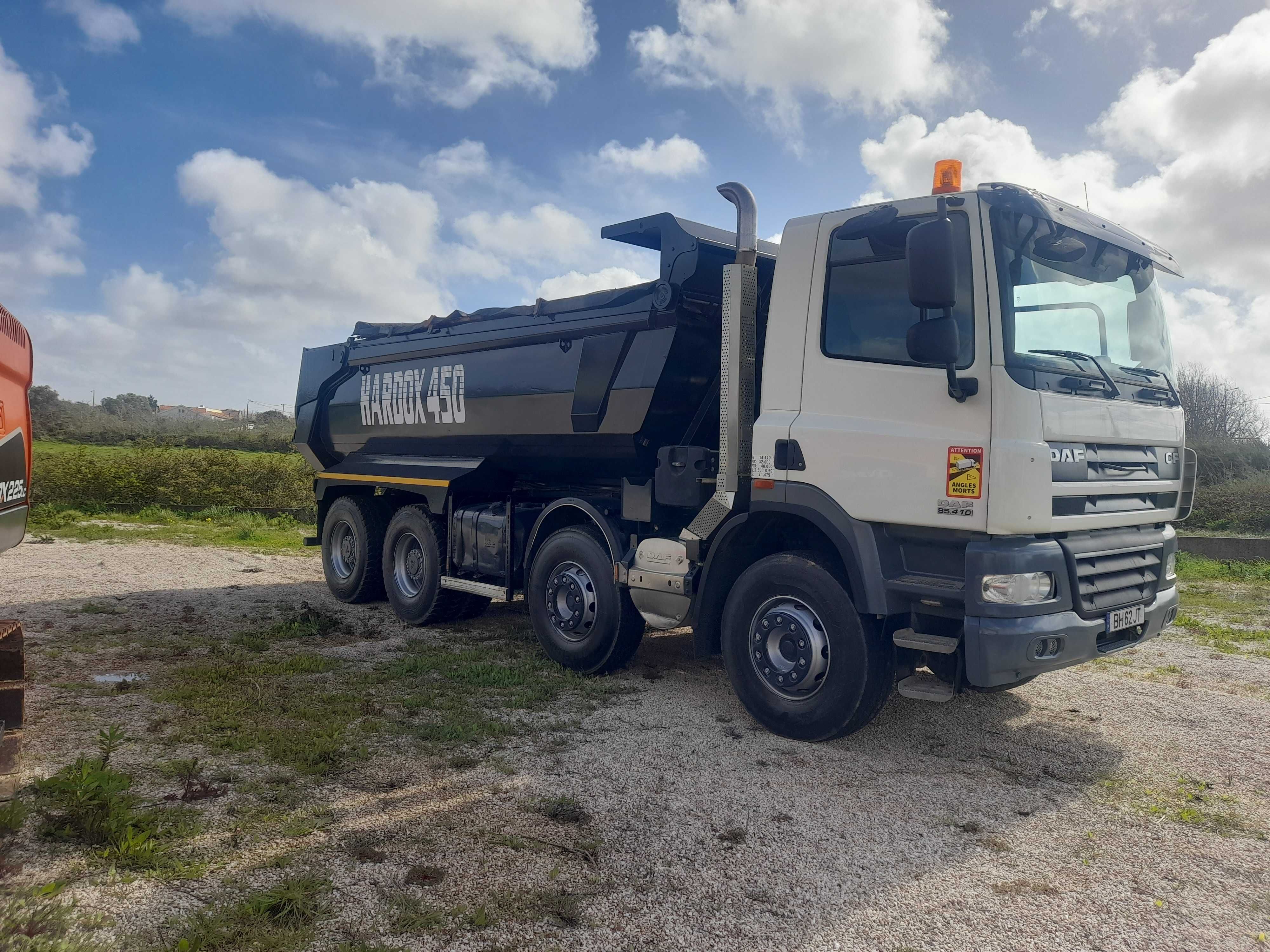 Camião 8x4 DAF CF85.410 Basculante