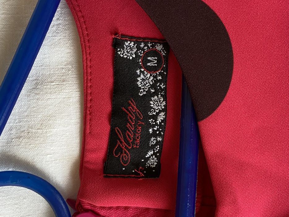 Сукня малинова в горошок