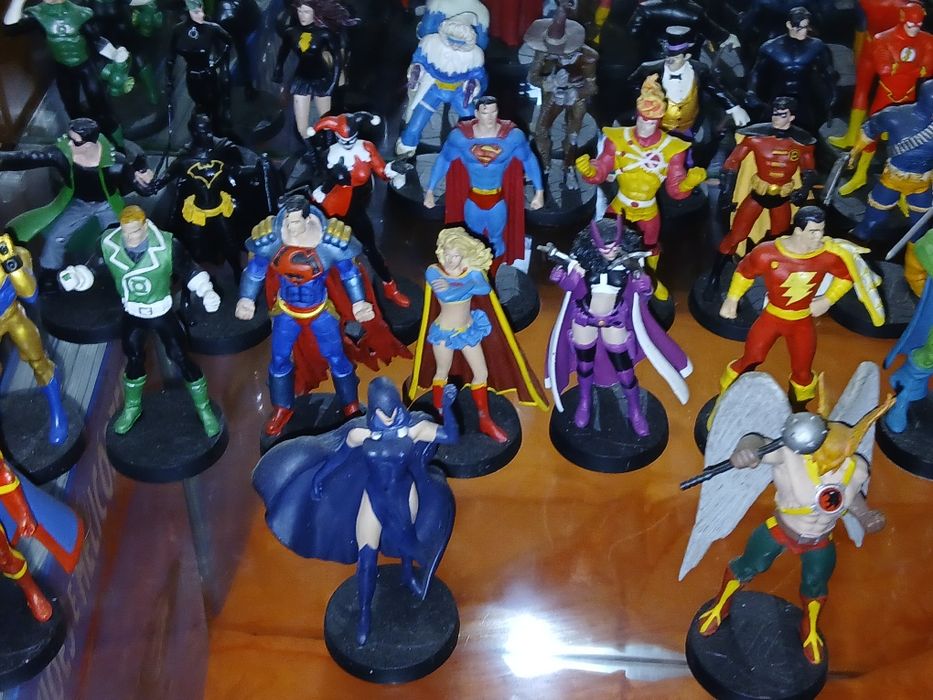 Coleção 110 figuras  chumbo da marvel