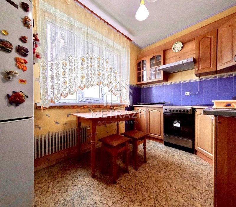 89060Продам 3 комнатную на Роганской!