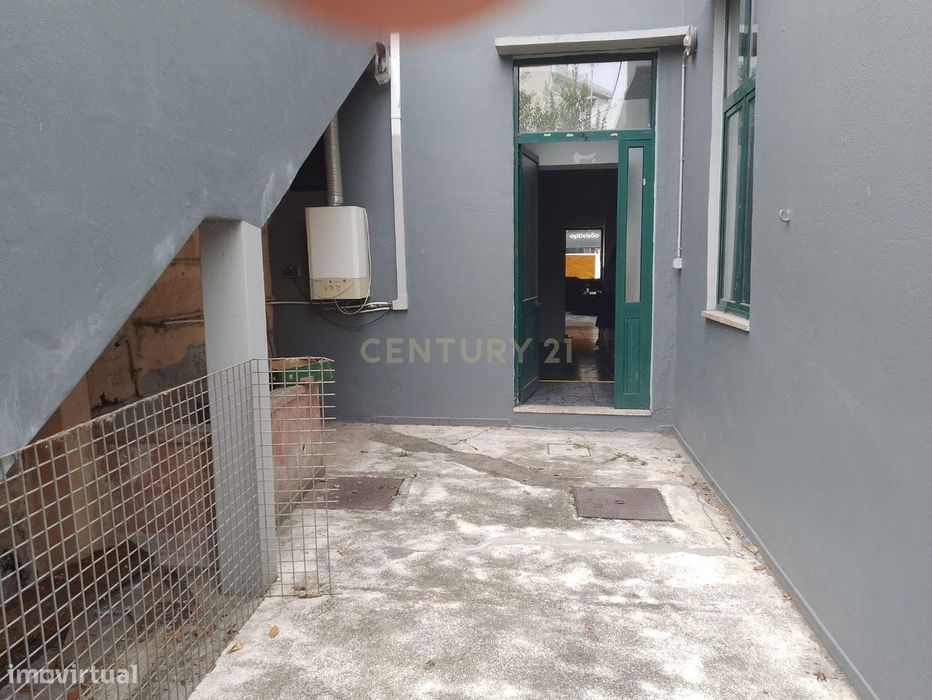 Apartamento T2 com Quintal, Projeto Aprovado para Comércio