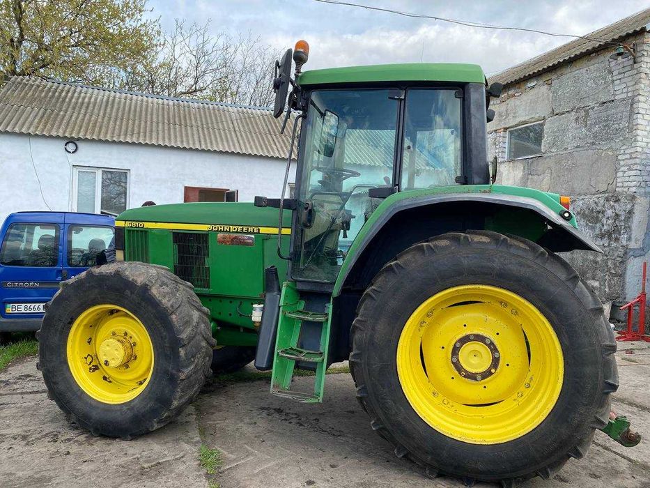 John Deere 6810 трактор сільськогосподарський