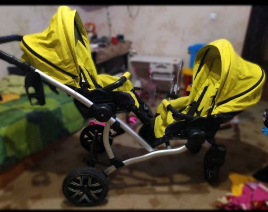 Коляска для двійні