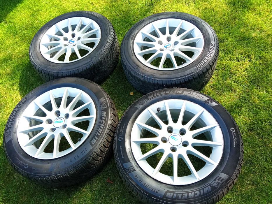Oryginalne felgi 5x108 Volvo z oponami zimowymi 215/55 R16