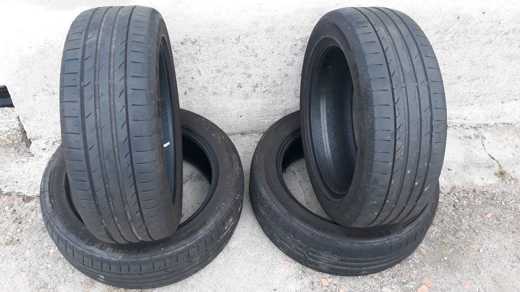 Pneus 215/55R17.