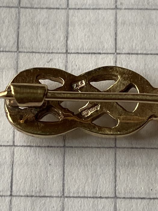 Старинная золотая брошь 375 AR Англия