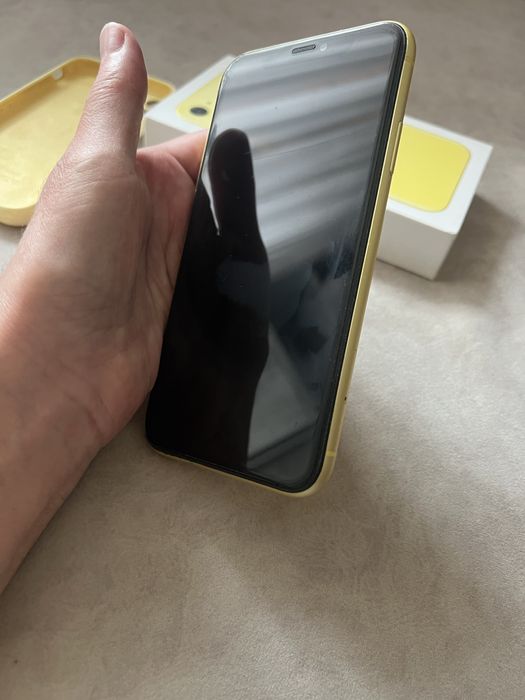 Продам 11 айфон
