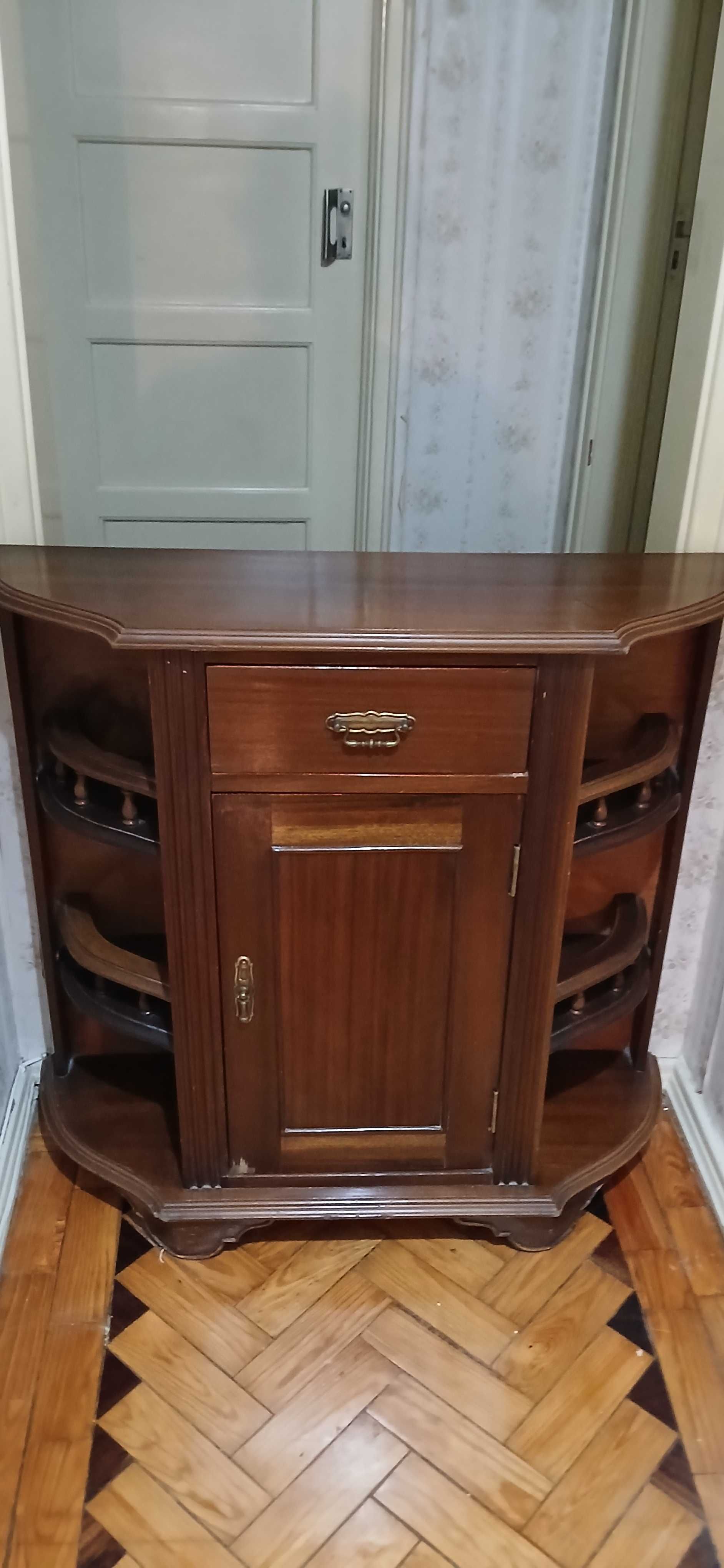 Móvel de entrada , sapateira em mogno.