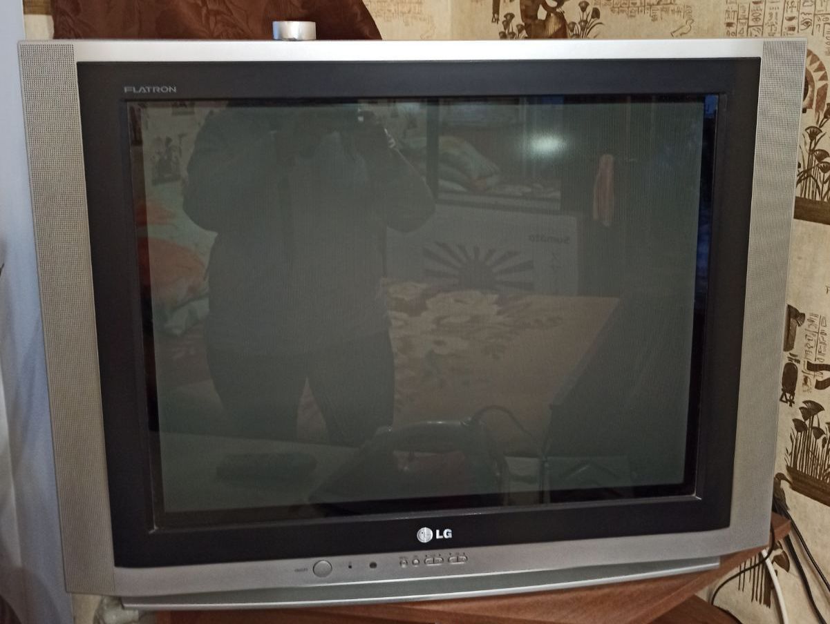 Продам TV LG FLATRON "32" с пультом и DVD приставкой