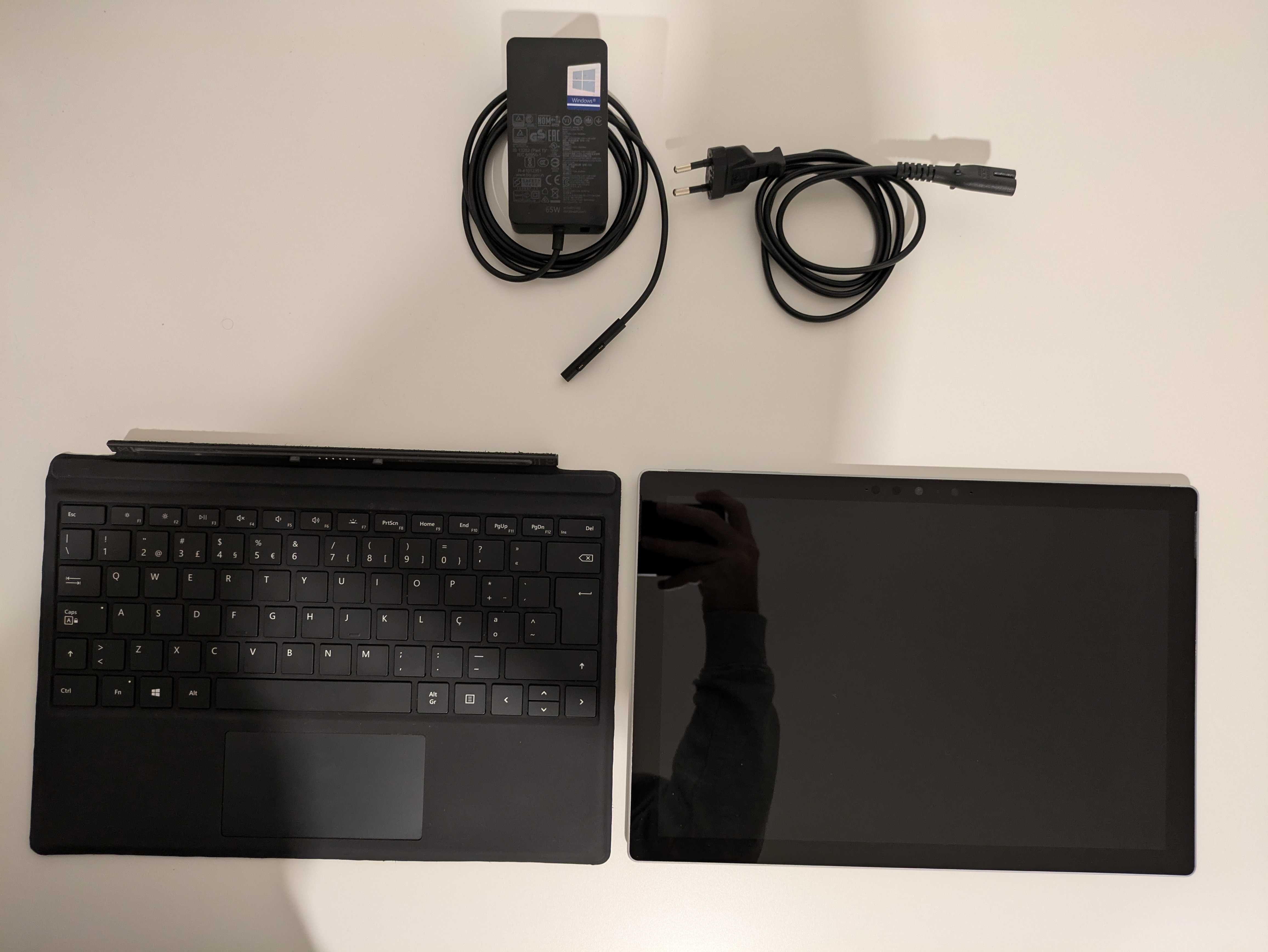 Surface Pro 7 - Intel Core i3, 4 GB RAM, 128 GB SSD - Teclado oficial