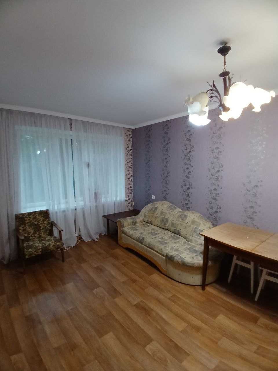 Гарненька 4 - кімнатна квартира в хорошій локації