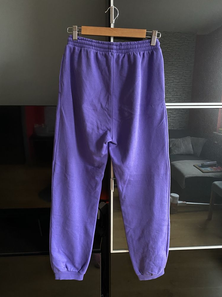Fioletowe dresy baggy ze ściągaczem xs house