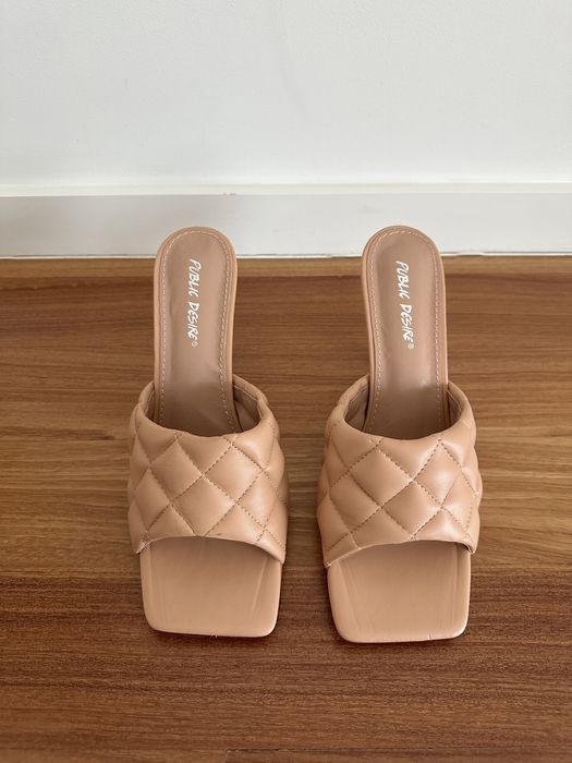 Sandálias beges Public Desire