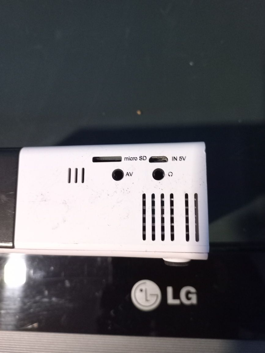 Vendi projector da para telemóvel também
