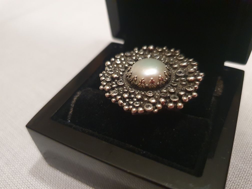 Srebrny pierścionek z perłą unikat