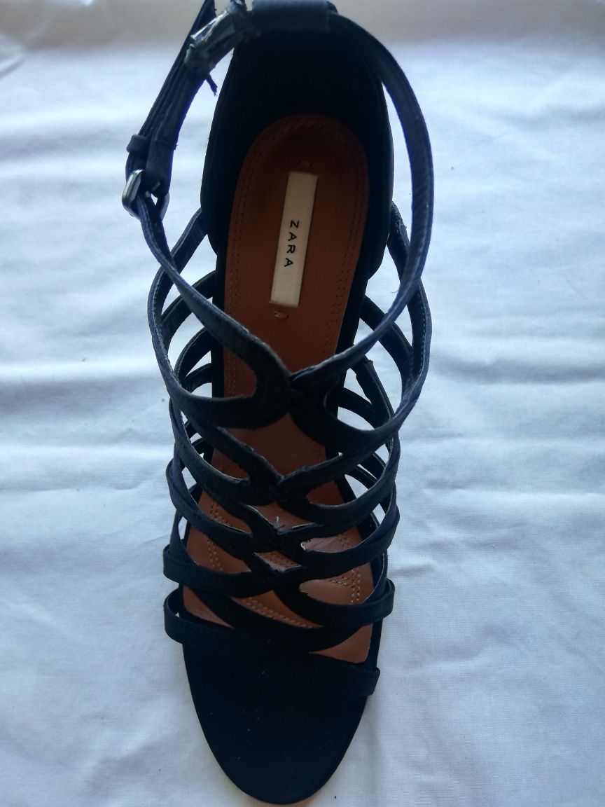 Sapatos Zara salto alto
