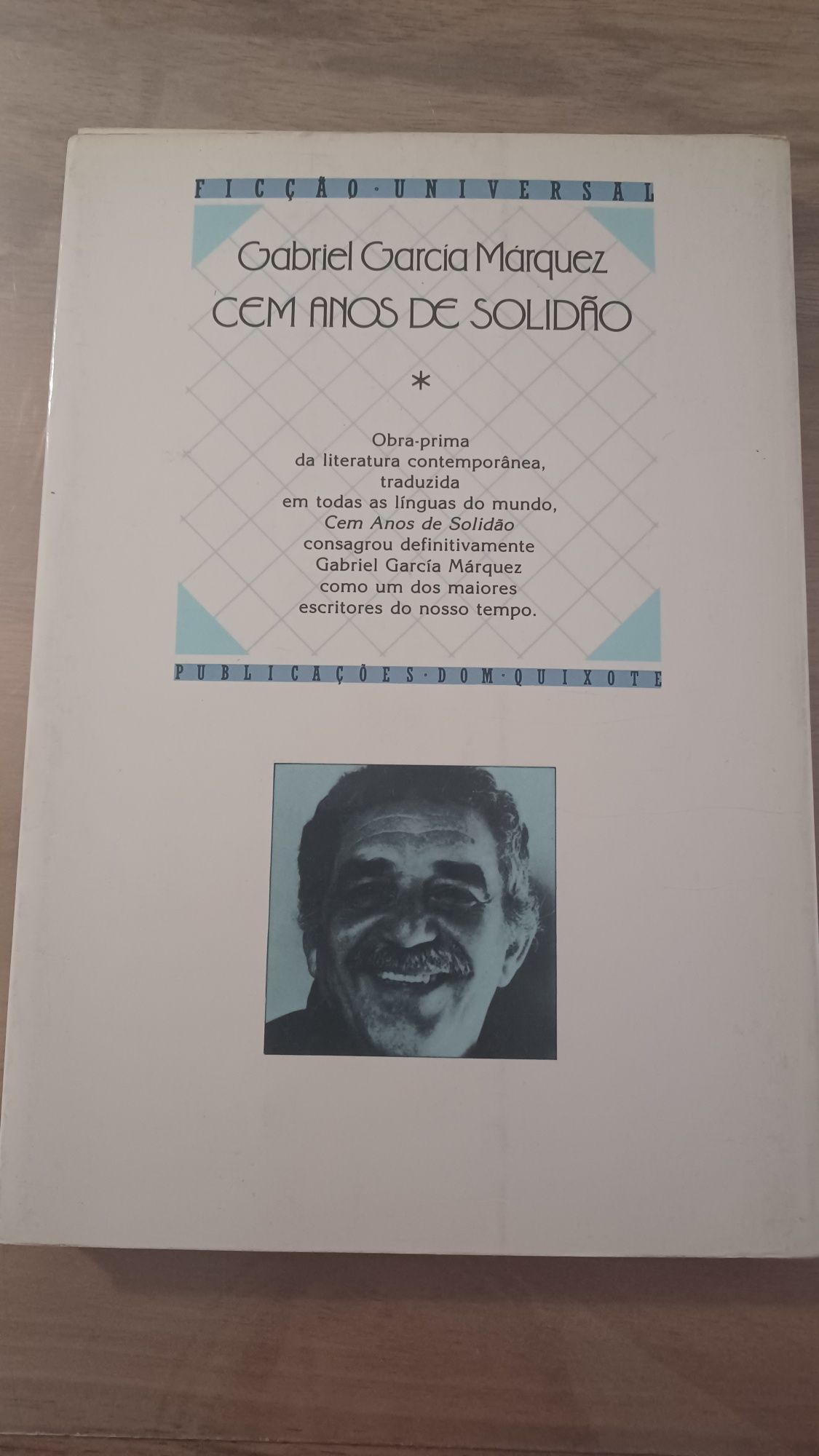 Livro "Cem Anos de Solidão" de Gabriel García Márquez