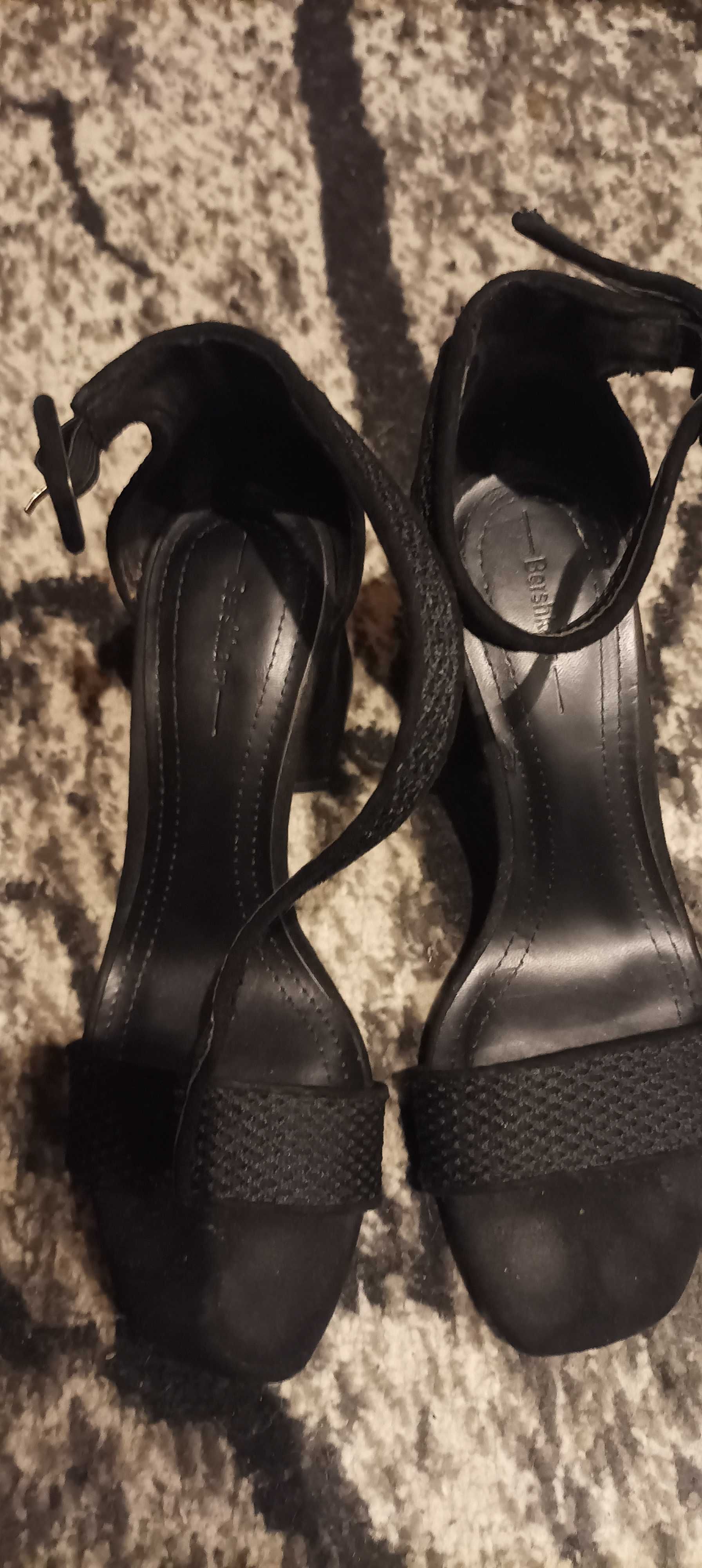 Sandały wizytowe Bershka 37 czarne ze zlotym