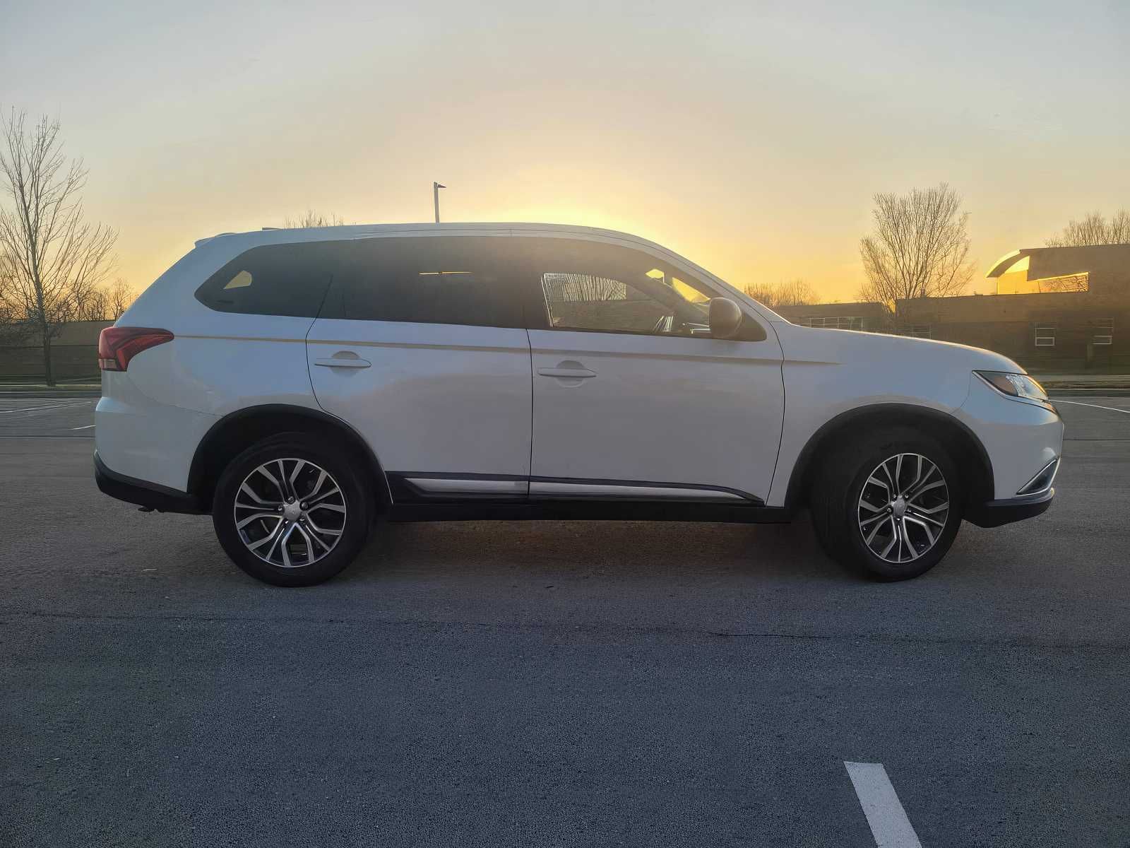 2017 Mitsubishi Outlander ES