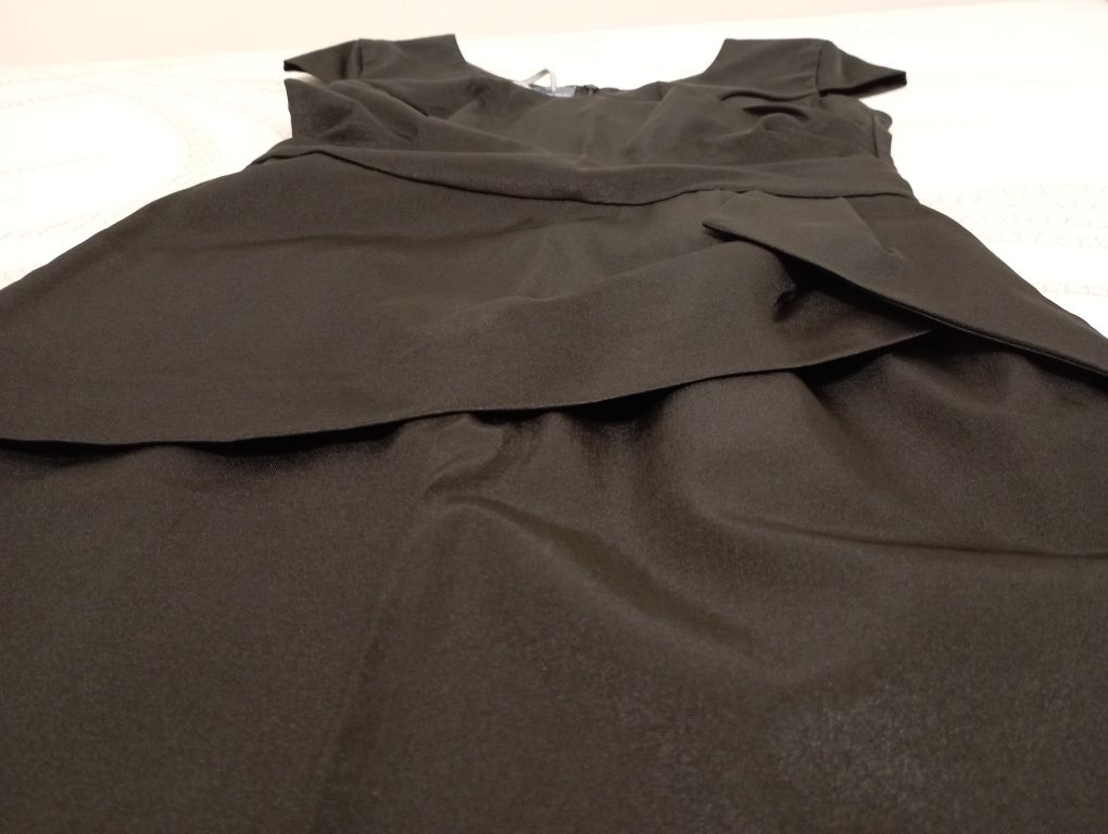 Elegancka sukienka damska czarna 34