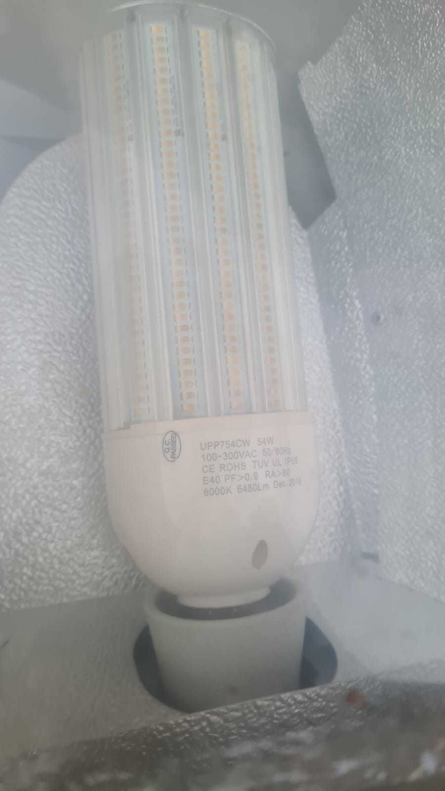 oprawa oświetleniowa lampa uliczna dobry stan