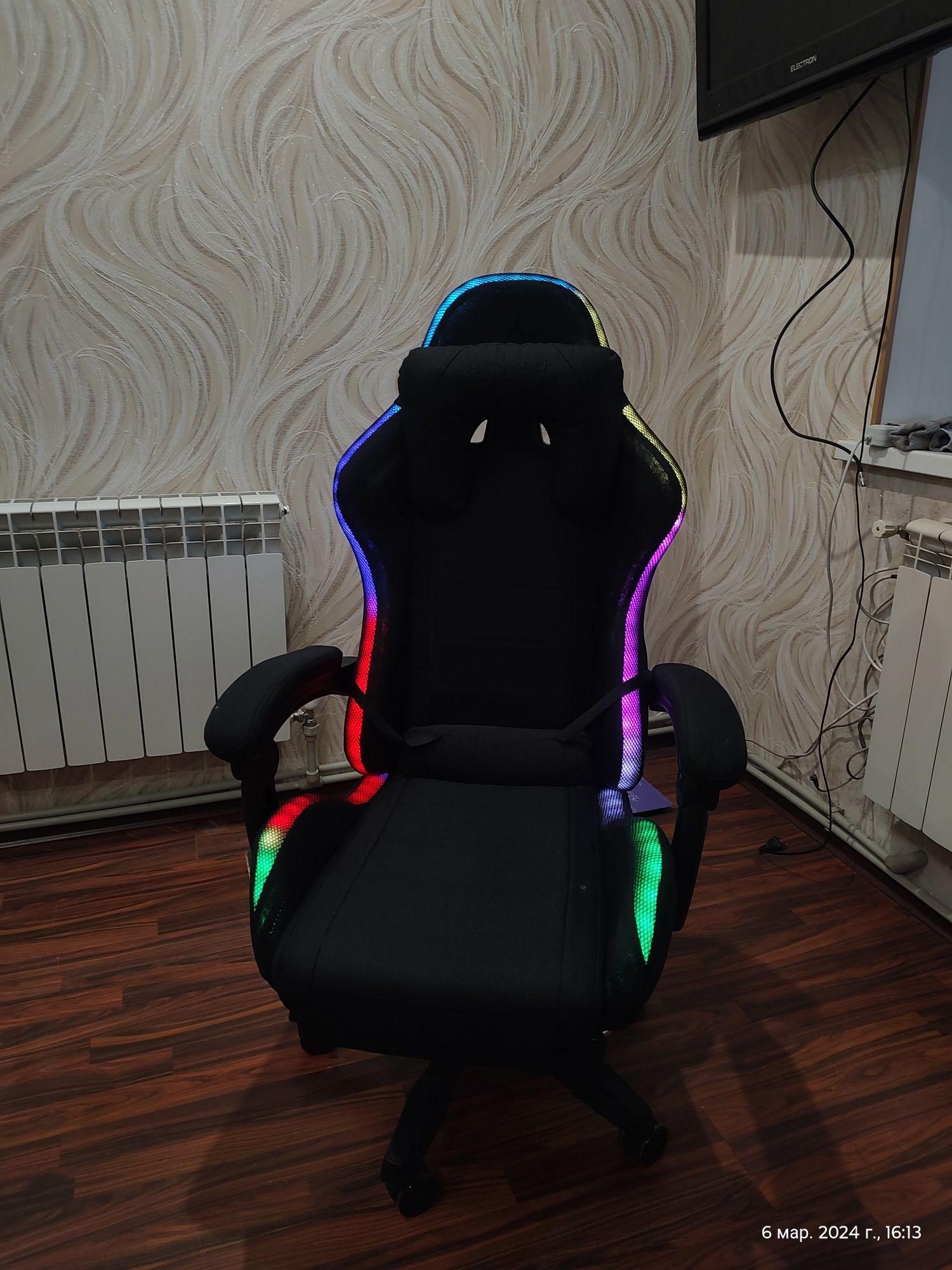Ігрове комп'ютерне крісло з RGB підсвіткою