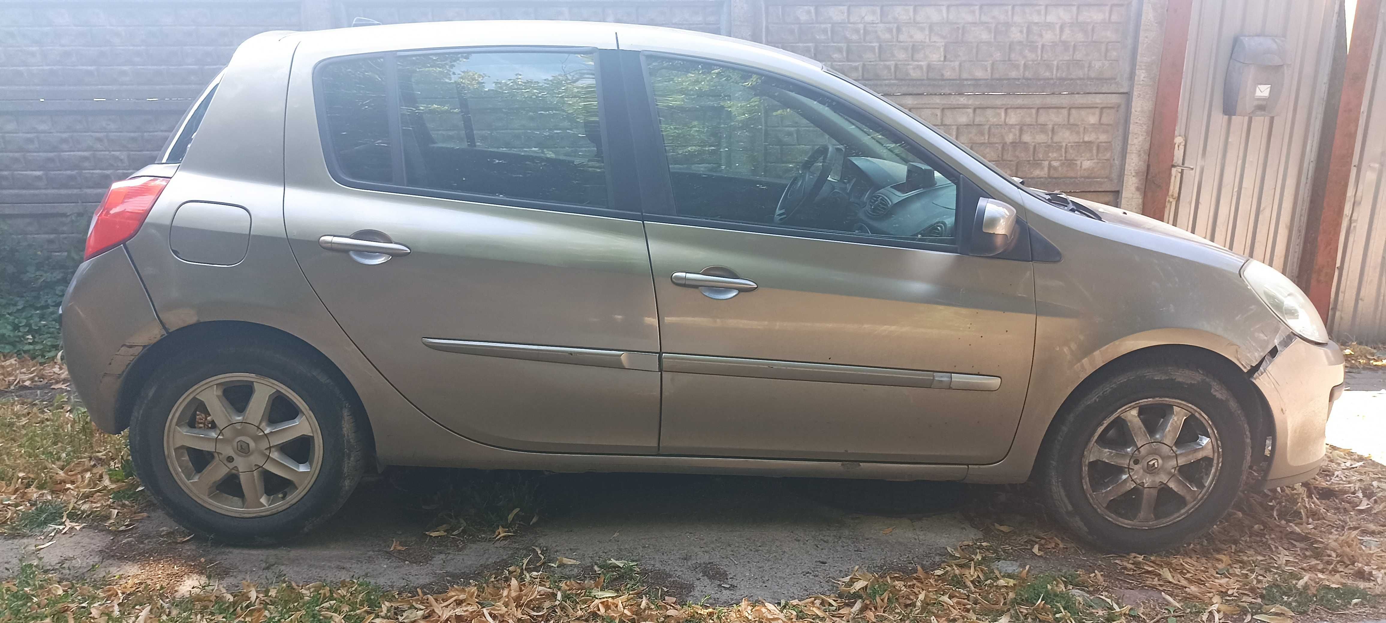 clio III  11r  1.2 16V D4F740  75 km  samochód na części lak TEHKK