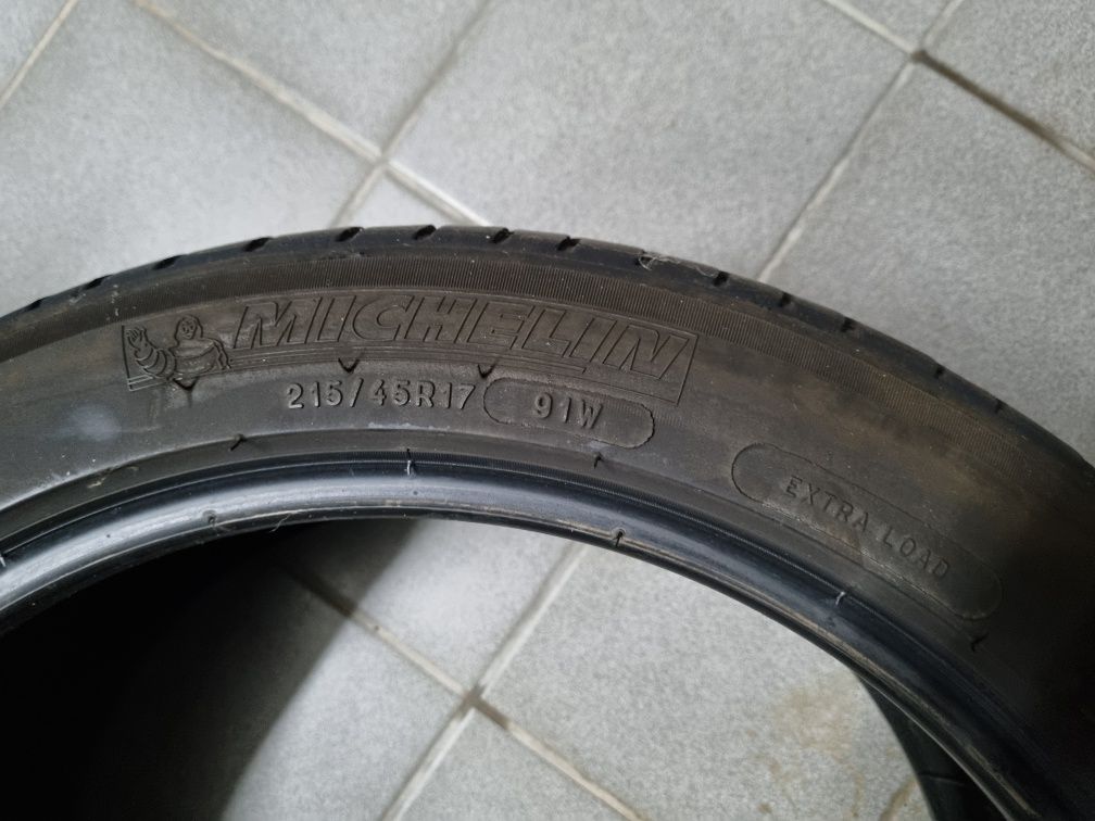 2 pneus Michelin Primacy 3 e Primacy HP 215/45R17