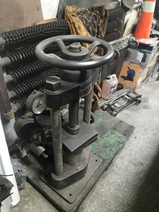 Zabytkowa prasa hydrauliczna