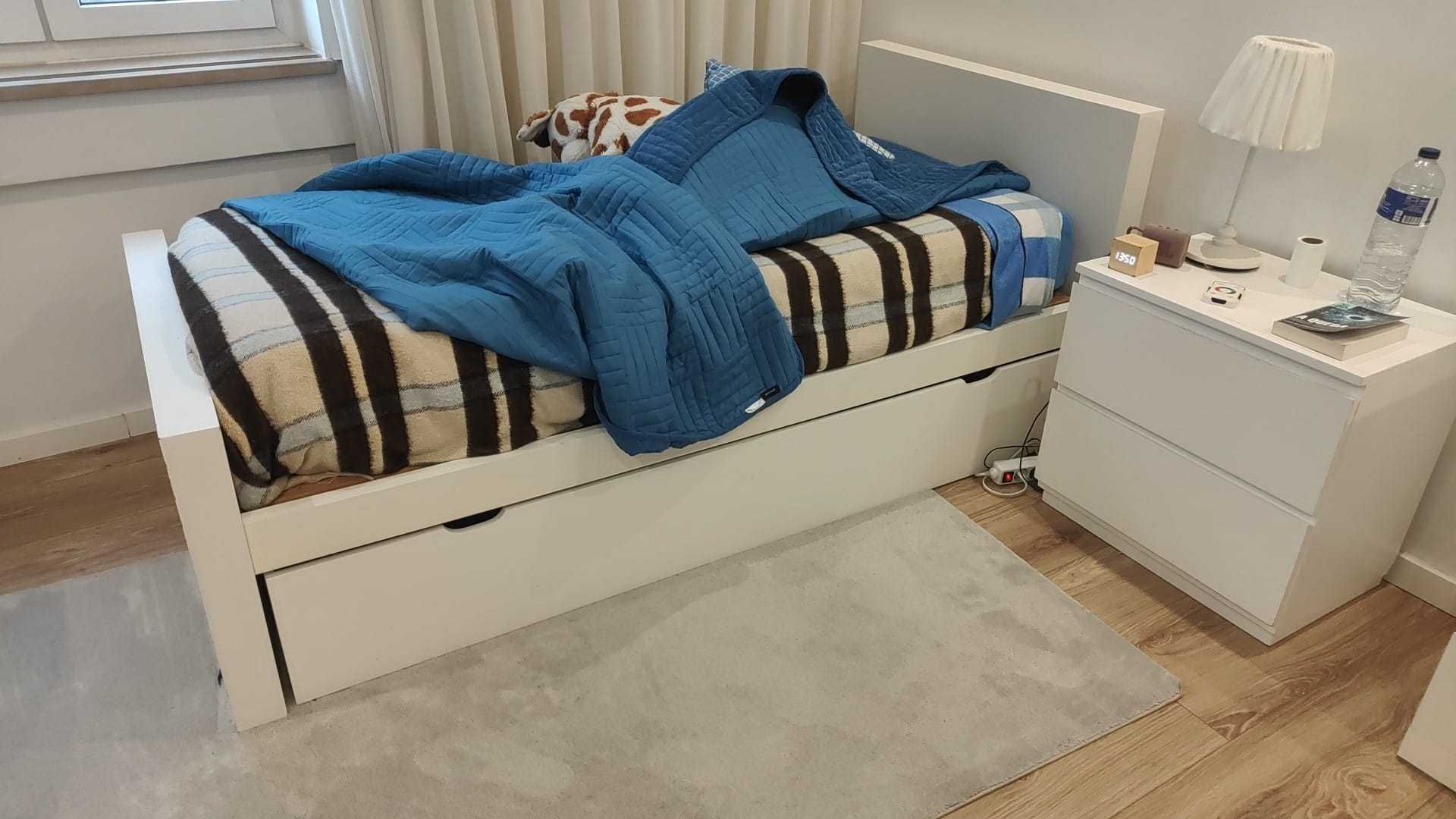 Cama madeira lacada branca 212 por 102 com gaveta arrumação e colchão