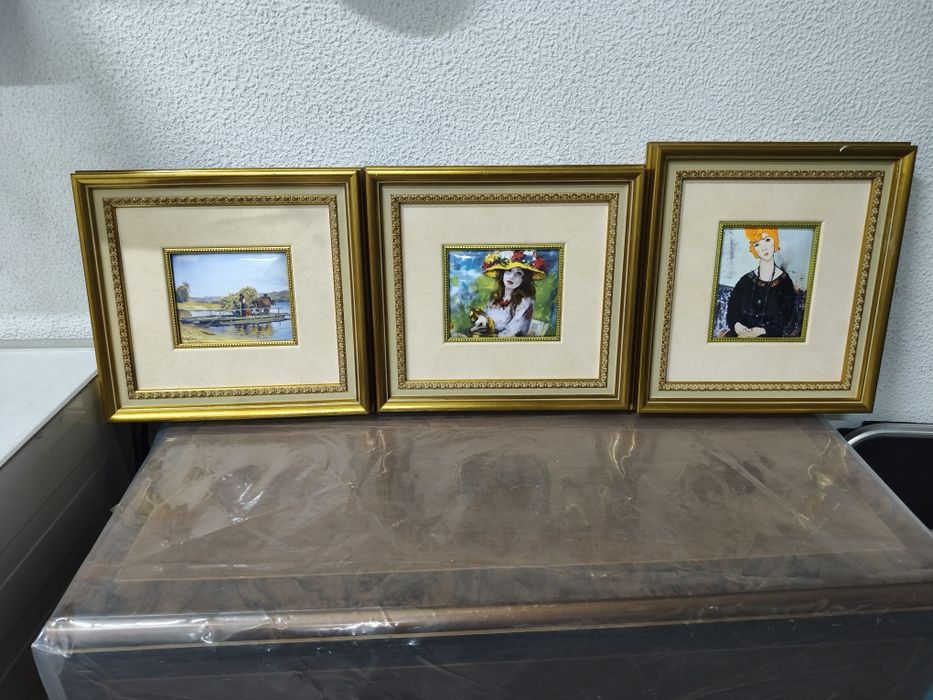 Três quadros com motivos diferentes