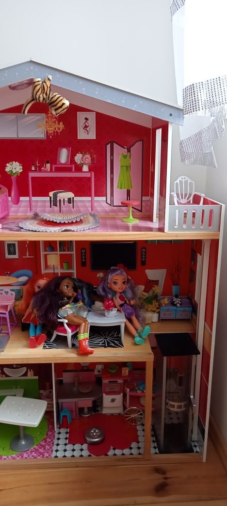 Domek dla Barbie z windą drewniany