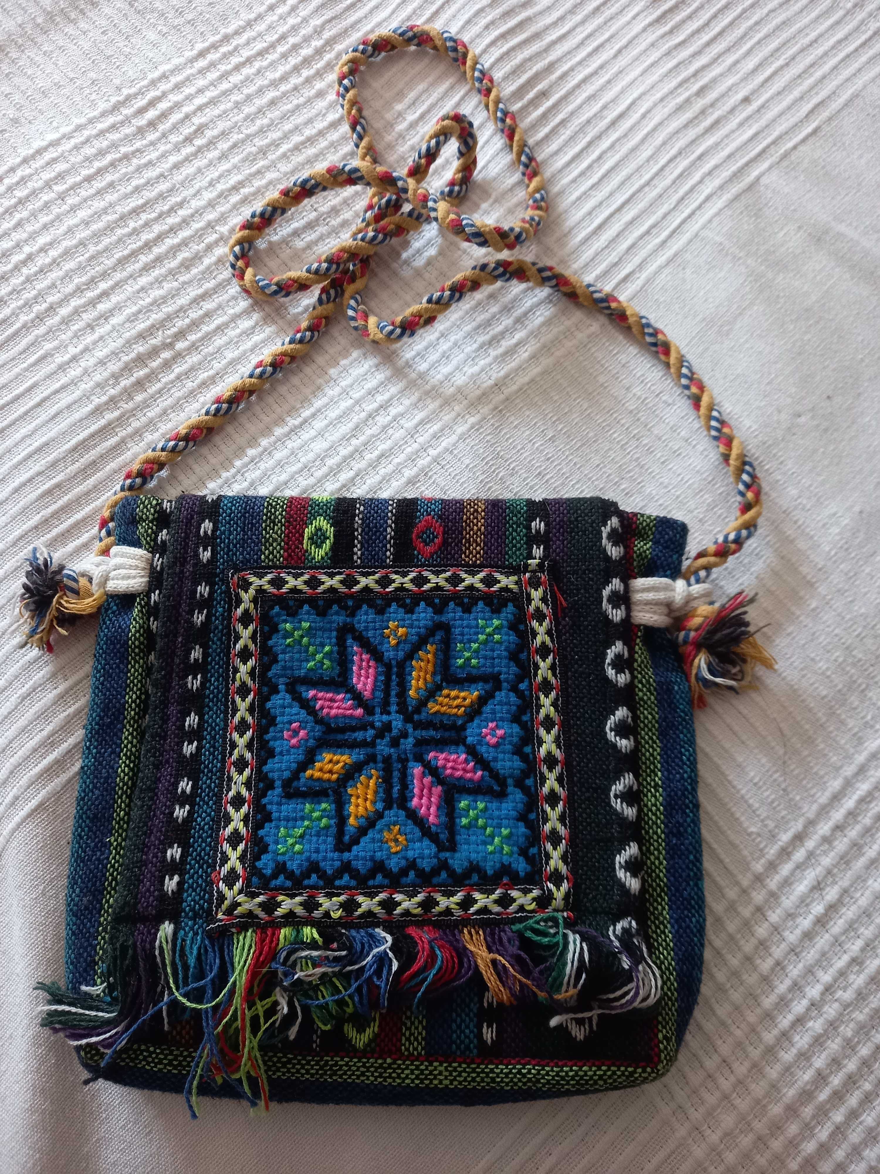 Bolsa artesanal, bordada (Portes incluídos)