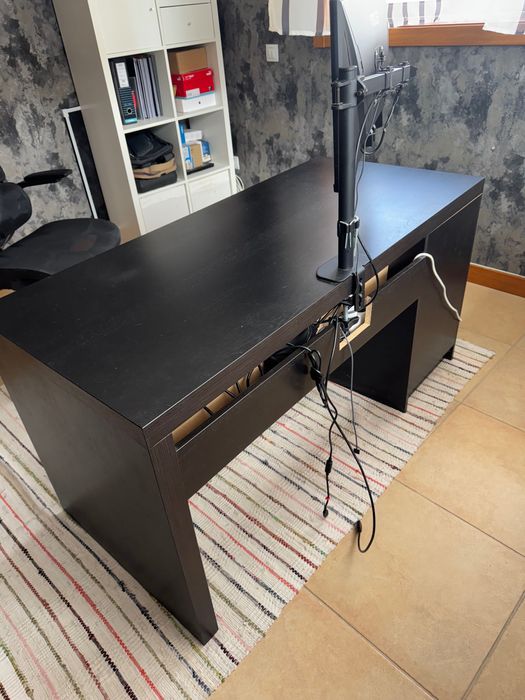 Secretária IKEA MALM (preta) à venda