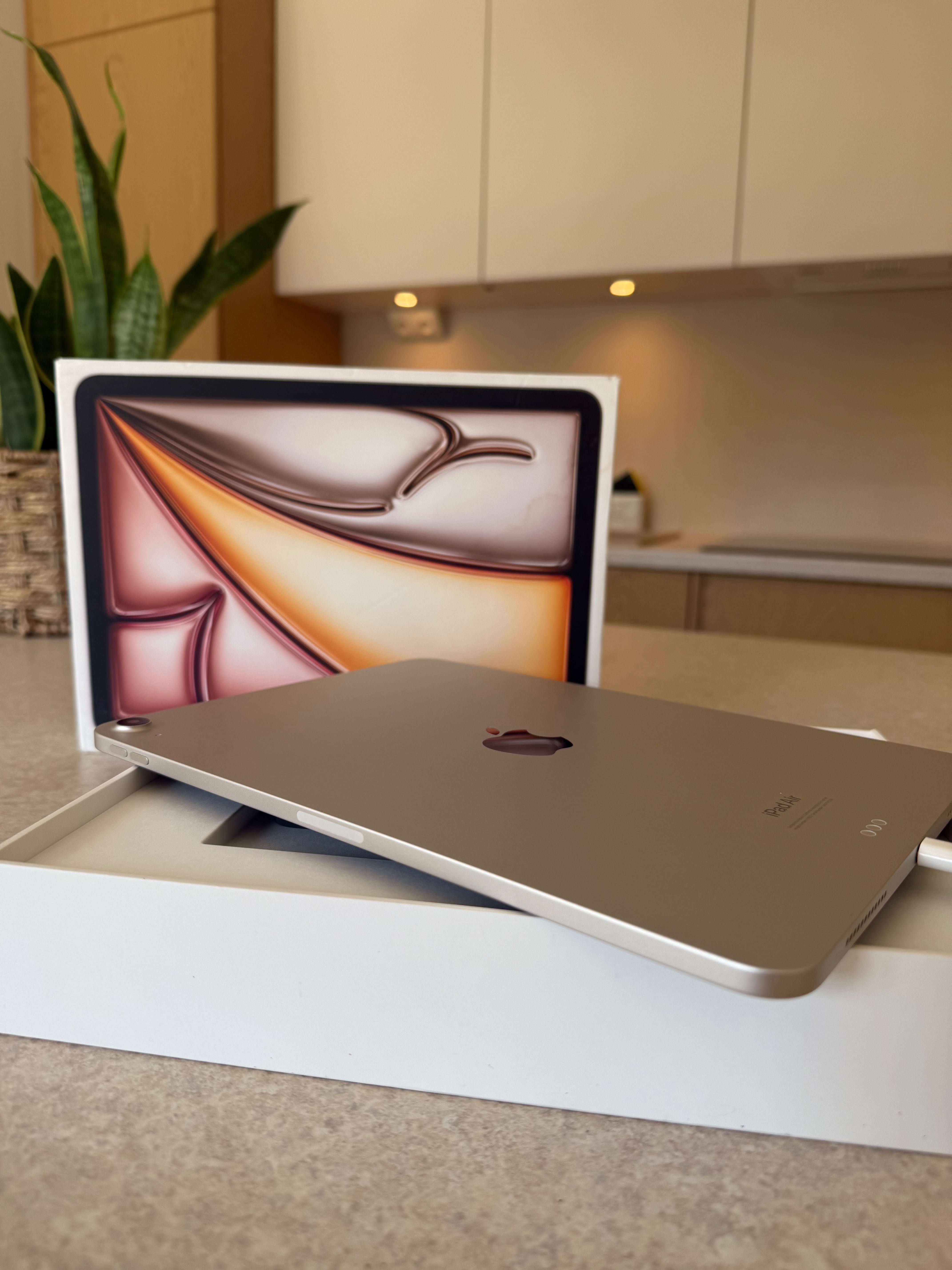 iPad Air 11” M2 | 128GB | Wi-Fi | BDB stan | szkło hartowane | komplet