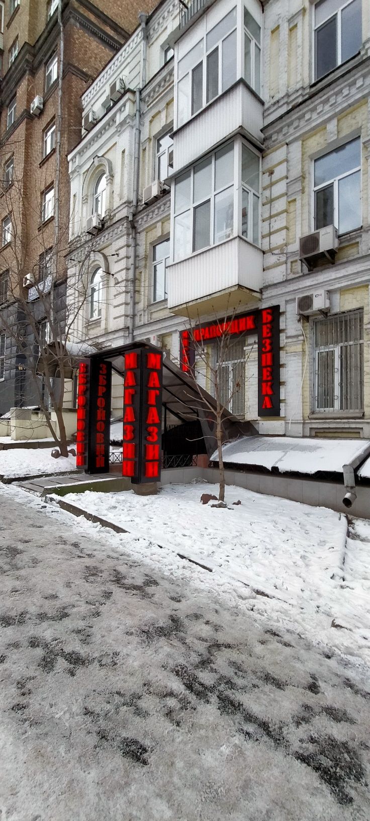 Продам 2 кімнатну сталінку в Києві.