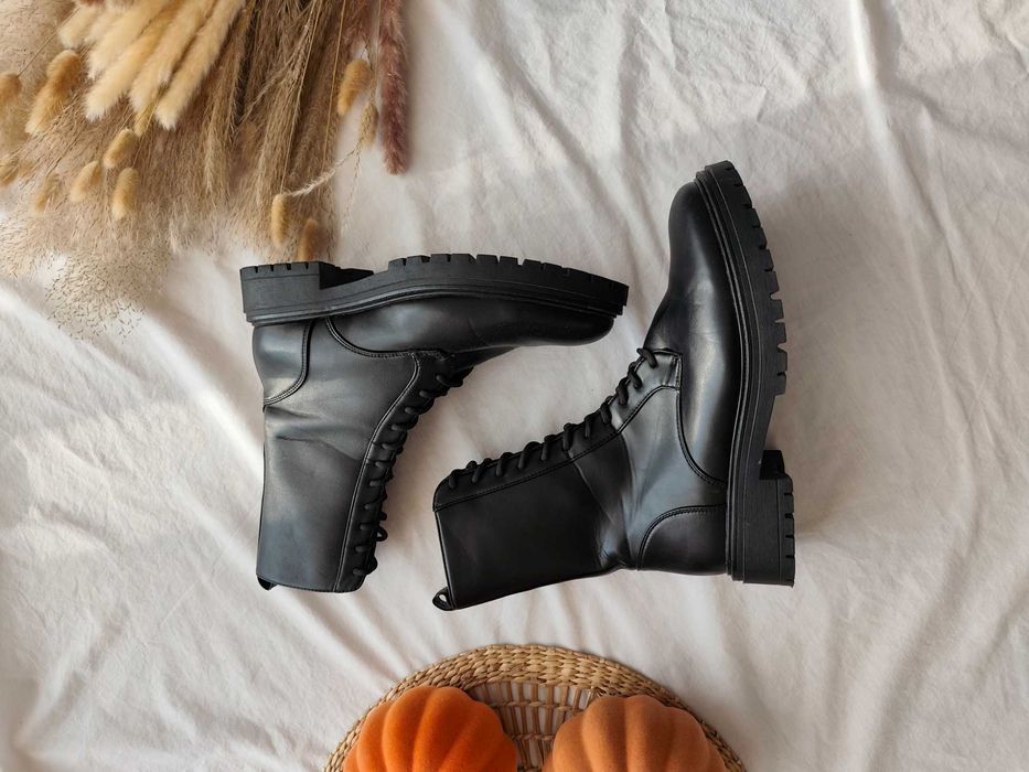 Czarne klasyczne trapery workery wiązane sznurowane jesienne botki 42