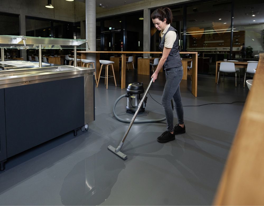 Професійний пилосос KARCHER NT 27/1 ME 1.428-100.0 вологе/сухе