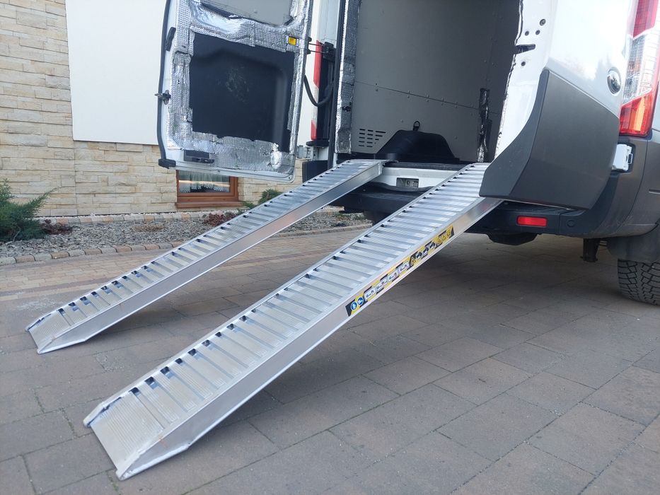 Wypożyczalnia, wynajem Busów, Auto dostawcze, blaszak, progi najazdowe