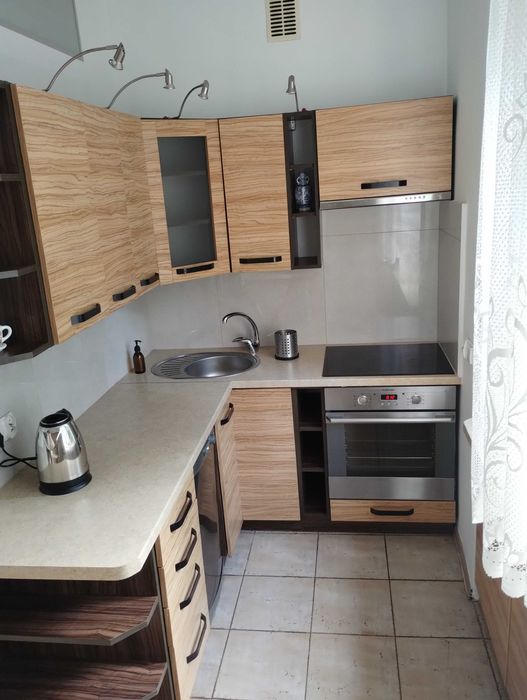 Wynajmę Kraków Os. Na Skarpie piętro 1, jasna kuchnia, 2 pokoje, 52mkw