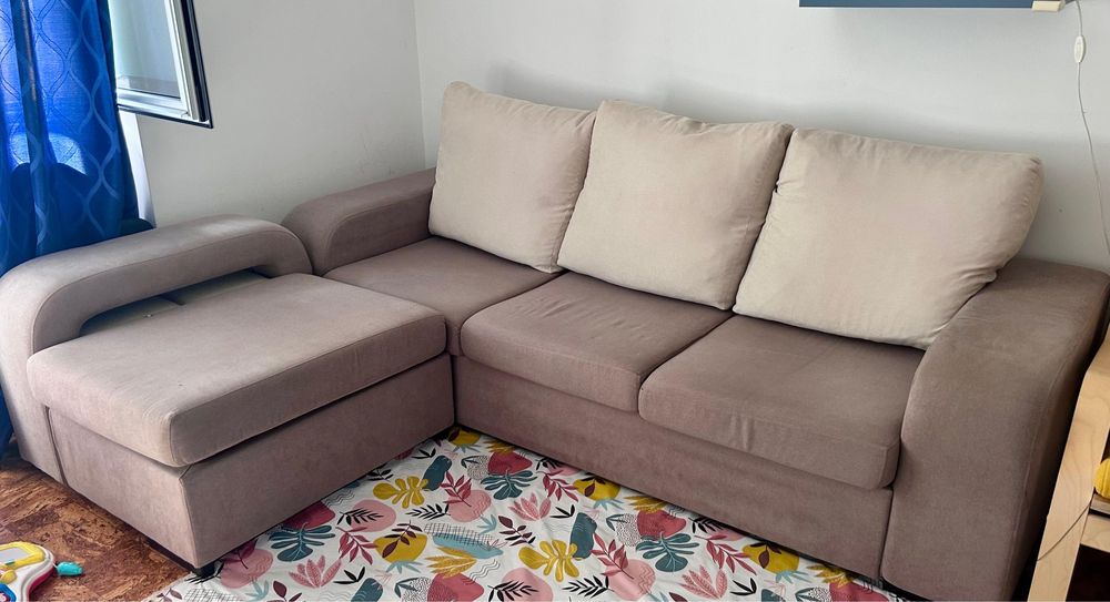 Sofa 3 lugares além de um assento separado
