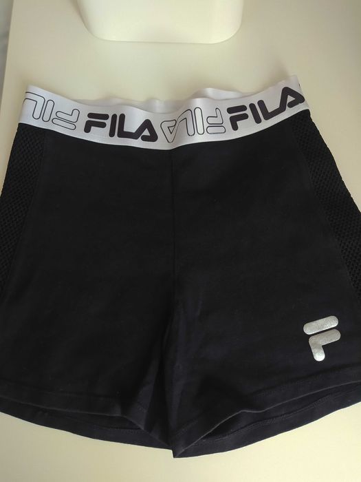 Conjunto calções e top Fila tamanhos XS/S (veste 12/14 anos)