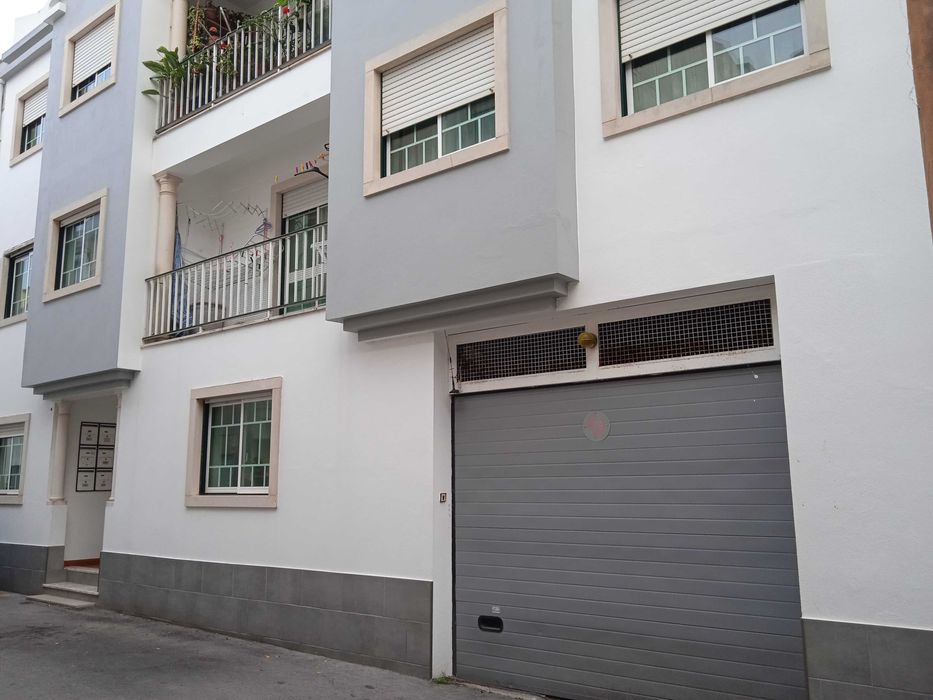 Garagem box em caldas da rainha para arrendamento