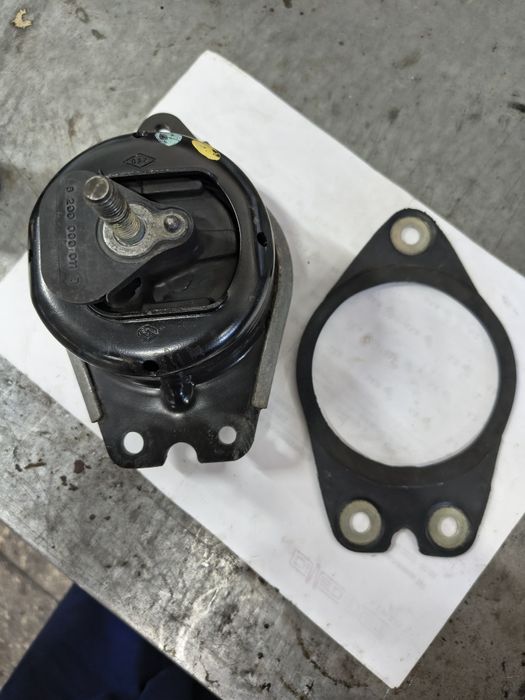 Подушка двигуна Renault LAGUNA 2 права,Рено лагуна 2