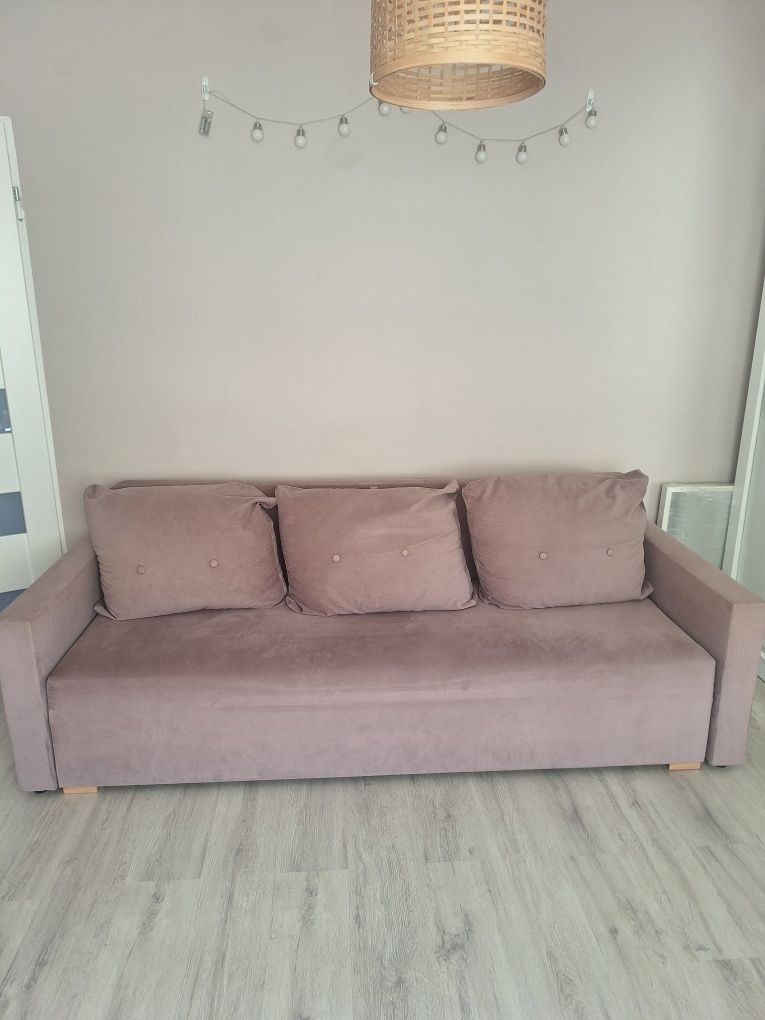 Super sofa! Funkcją spania i pojemnik na pościel! Trzyosobowa